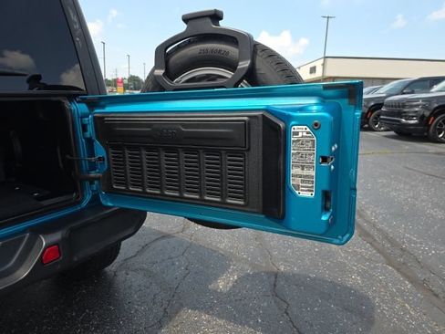 Used 2024 Jeep Wrangler Unlimited w/ Convenience Group AWD/4WD image 33