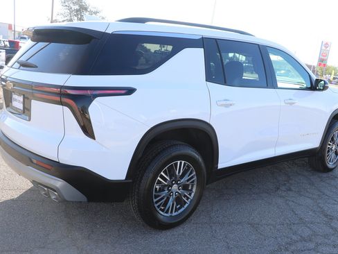 Used 2026 Chevrolet Traverse LT image 7