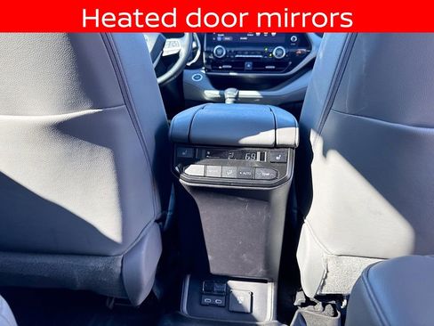 Used 2024 Toyota Highlander Platinum image 23