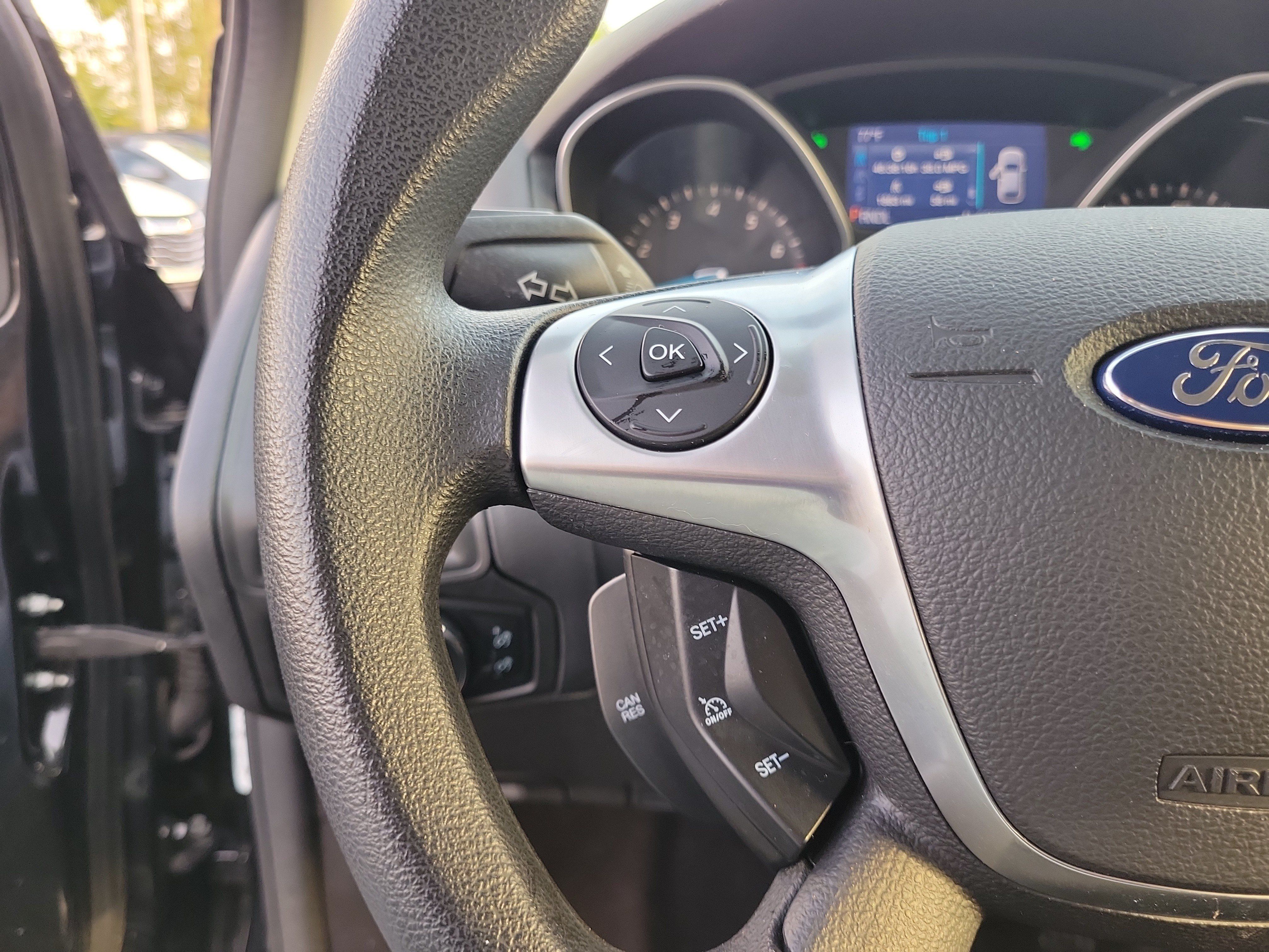 Used 2014 Ford Focus SE FWD image 22