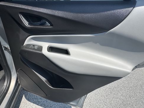 Used 2018 Chevrolet Equinox LT w/ Sun & Infotainment Package FWD image 18