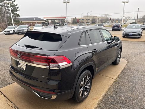 Certified 2025 Volkswagen Atlas Cross Sport SE image 9