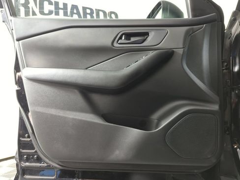 Used 2024 Nissan Rogue S FWD image 8