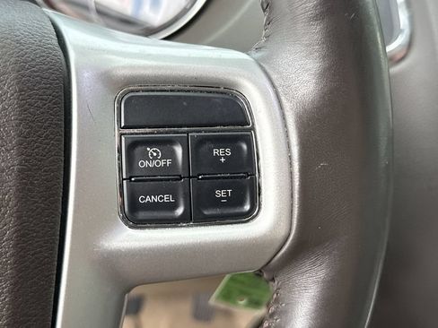 Used 2015 Chrysler Town & Country Touring FWD image 21
