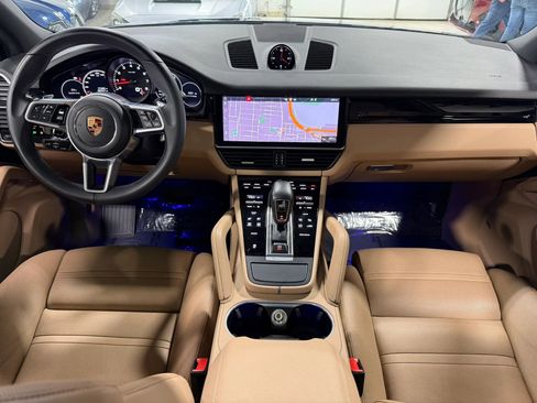 Used 2020 Porsche Cayenne AWD/4WD image 2