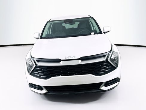 Used 2025 Kia Sportage LX image 2