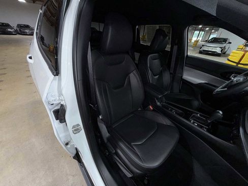 Used 2023 Jeep Compass Limited image 16