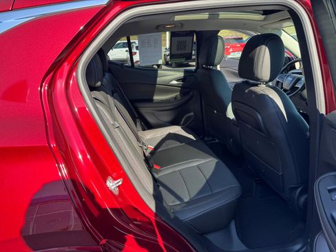 Used 2025 Buick Encore GX Avenir w/ Avenir Technology Package image 30