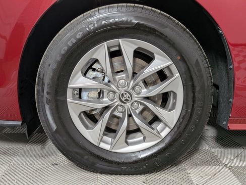 Used 2025 Toyota Sienna XLE FWD image 29
