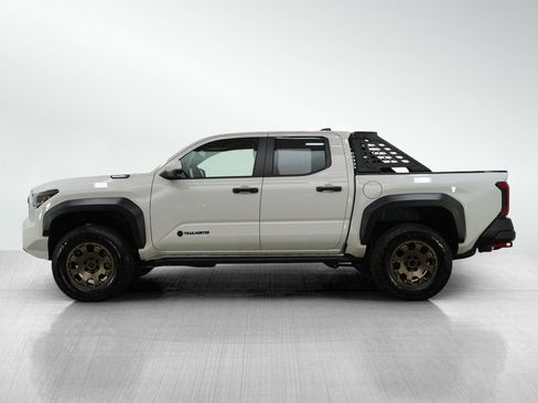 Used 2025 Toyota Tacoma Trailhunter image 2