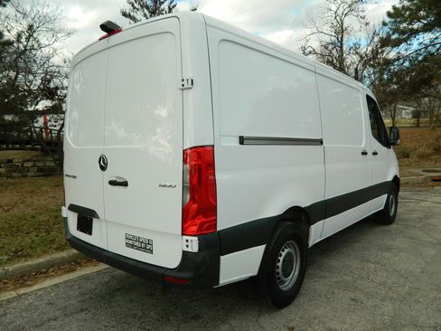 Used 2022 Mercedes-Benz Sprinter 1500 image 7