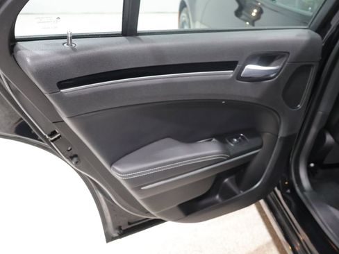 Used 2022 Chrysler 300 S w/ Comfort Group RWD image 21