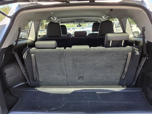 Used 2016 Toyota Highlander LE AWD/4WD image 18
