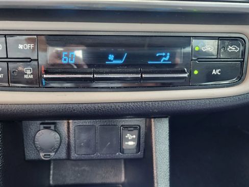 Used 2019 Toyota Corolla LE image 24