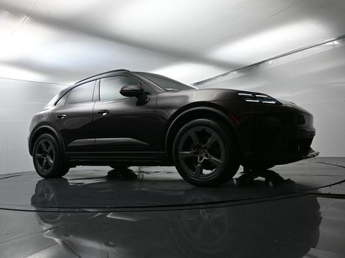 Used 2025 Porsche Macan 4 Electric image 57