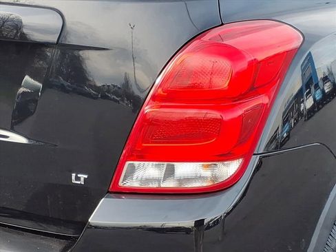 Used 2020 Chevrolet Trax LT w/ LT Convenience Package image 9