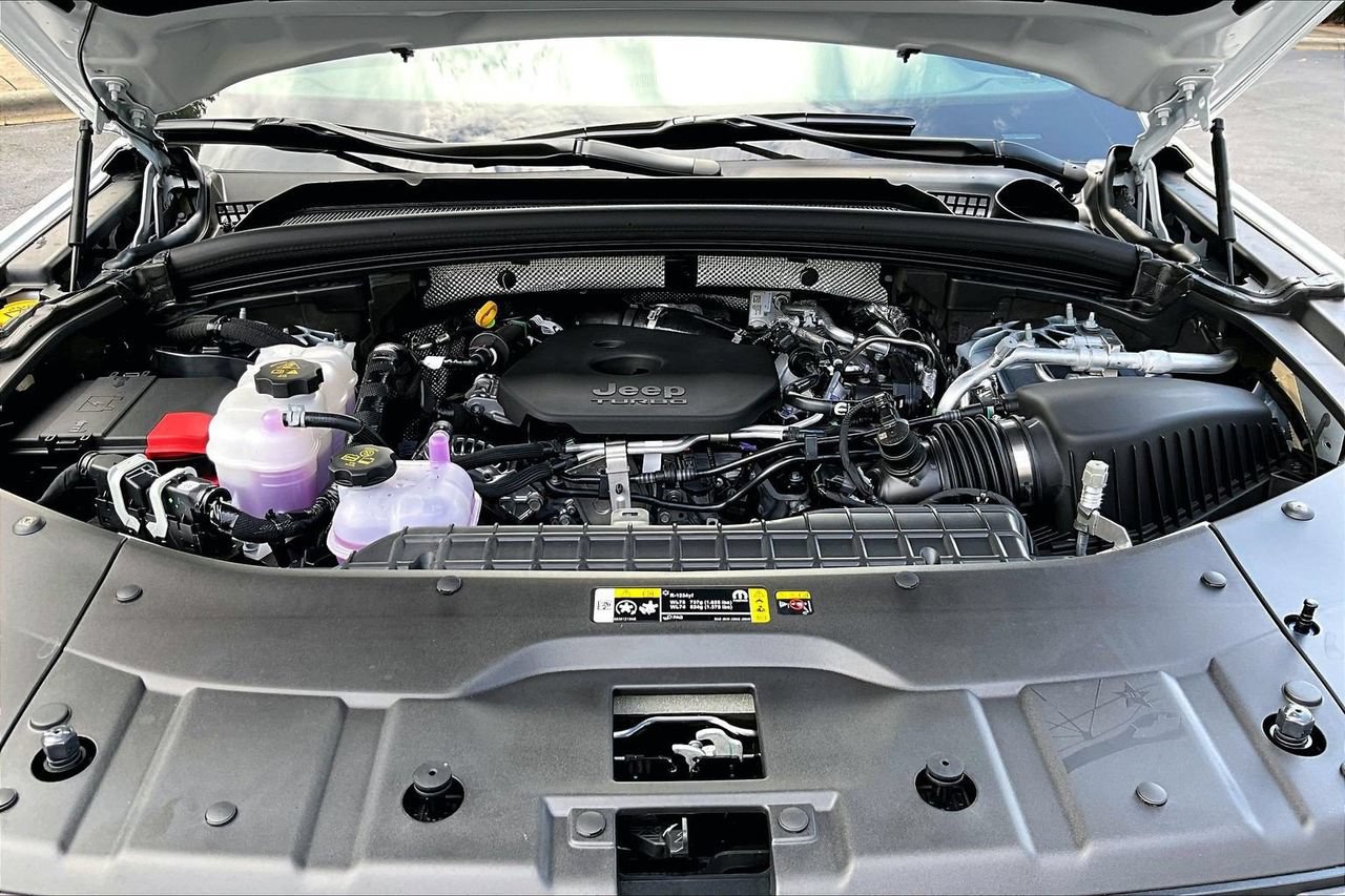 New 2027 Jeep Grand Cherokee Altitude AWD/4WD image 33