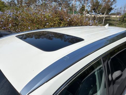 Used 2019 Toyota Highlander XLE AWD/4WD image 9
