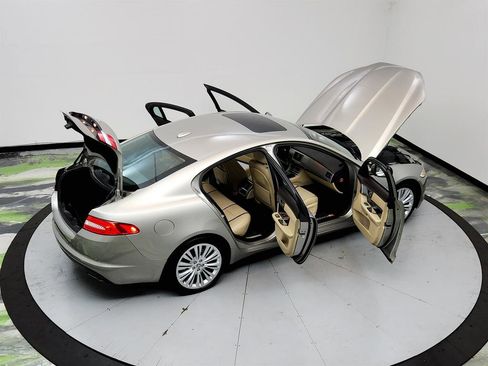 Used 2012 Jaguar XF Portfolio RWD image 40