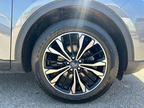 Certified 2022 Ford Escape SE w/ SE Sport Appearance Package AWD/4WD image 10