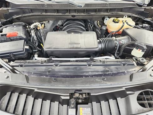 Used 2022 Chevrolet Suburban Z71 w/ Luxury Package image 32