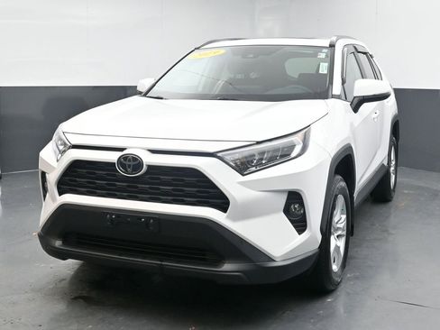 Used 2019 Toyota RAV4 XLE w/ Carpet Mat Package image 4