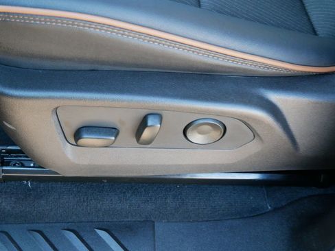 Used 2025 GMC Canyon AT4 w/ Nightfall Edition image 17