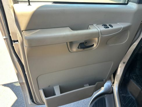 Used 2006 Ford E-450 and Econoline 450 RWD image 30