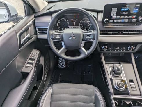 Used 2024 Mitsubishi Outlander SE FWD image 16