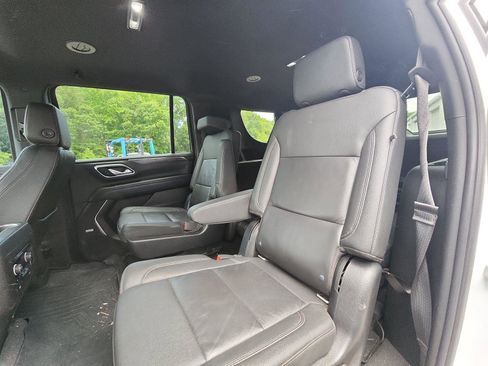 Used 2022 Chevrolet Suburban Z71 w/ Z71 Off-Road Package AWD/4WD image 19