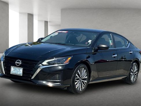 Used 2025 Nissan Altima 2.5 SV FWD image 8