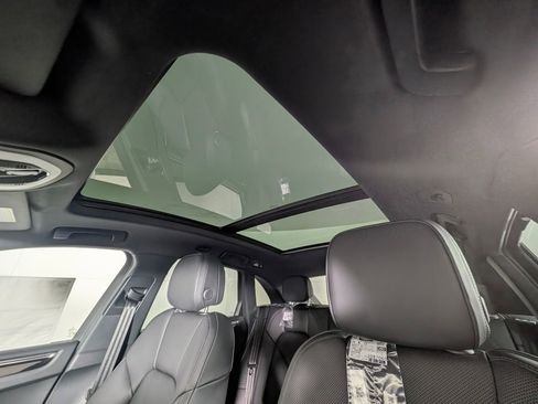 New 2026 Porsche Macan image 30