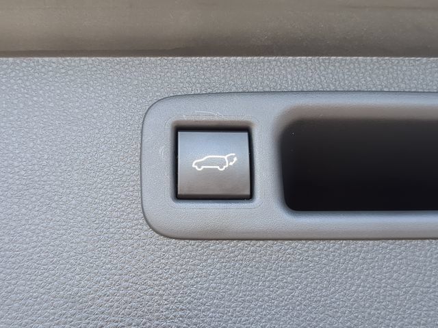 Used 2020 Toyota Highlander Platinum FWD image 13