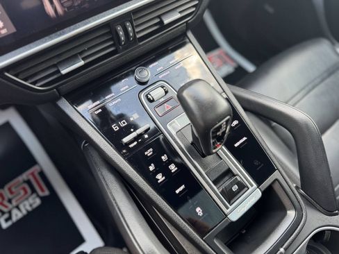 Used 2020 Porsche Cayenne AWD/4WD image 24