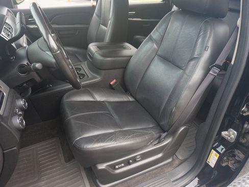 Used 2011 Chevrolet Avalanche LT w/ Luxury Package image 16