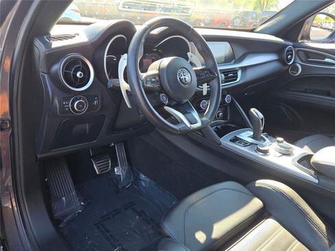 Used 2024 Alfa Romeo Stelvio Veloce image 25