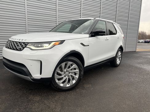 New 2026 Land Rover Discovery S image 1