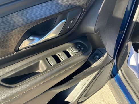 Used 2023 GMC Terrain SLE w/ Driver Convenience Package image 17