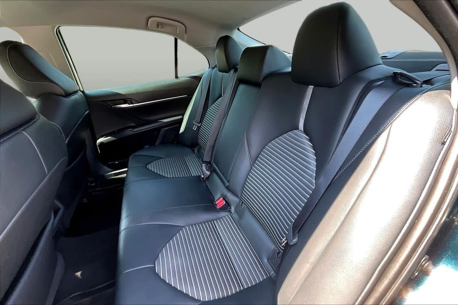 Used 2020 Toyota Camry SE FWD image 19