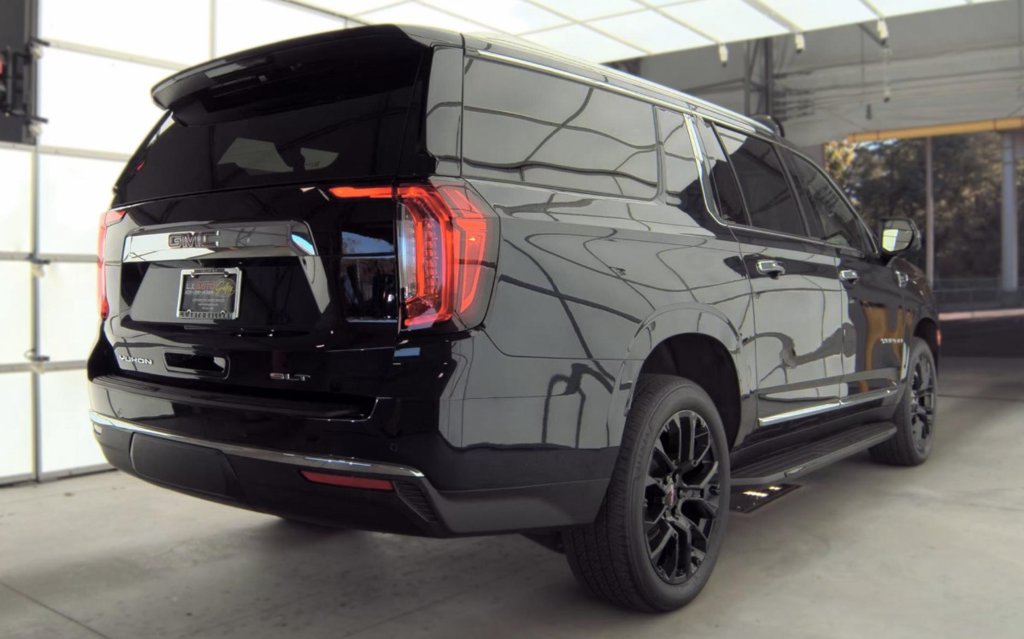 Used 2022 GMC Yukon XL SLT w/ SLT Premium Package AWD/4WD image 4