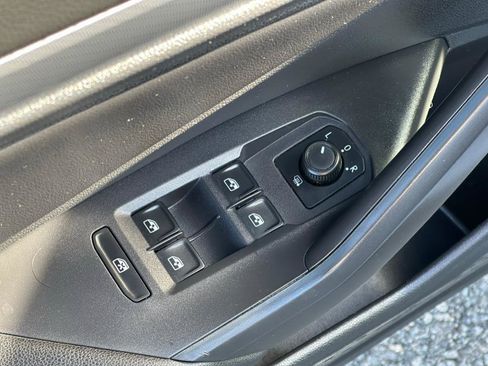 Used 2019 Volkswagen Jetta SE w/ Cold Weather Package FWD image 10