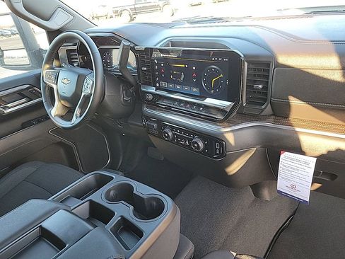 Used 2025 Chevrolet Silverado 2500 LT w/ Convenience Package image 22
