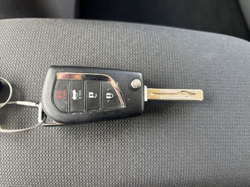 Used 2025 Toyota Corolla LE image 21