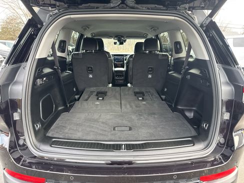 Used 2023 Jeep Grand Cherokee L Limited w/ Luxury Tech Group II image 19