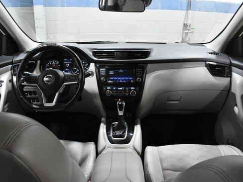 Used 2020 Nissan Rogue Sport SV w/ Technology Package FWD image 5