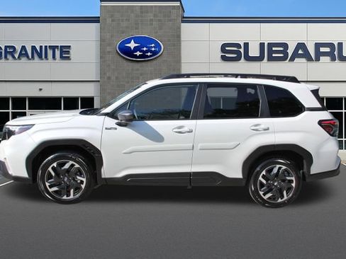 Used 2025 Subaru Forester Premium AWD/4WD image 7