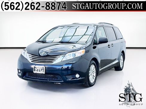 Used 2015 Toyota Sienna XLE image 1