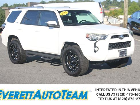 Used 2015 Toyota 4Runner SR5 AWD/4WD image 1
