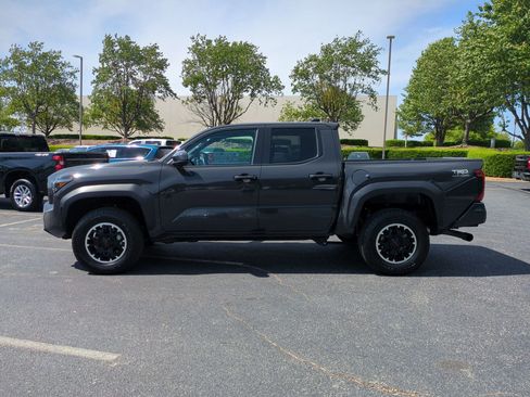 Used 2024 Toyota Tacoma TRD Off-Road AWD/4WD image 7