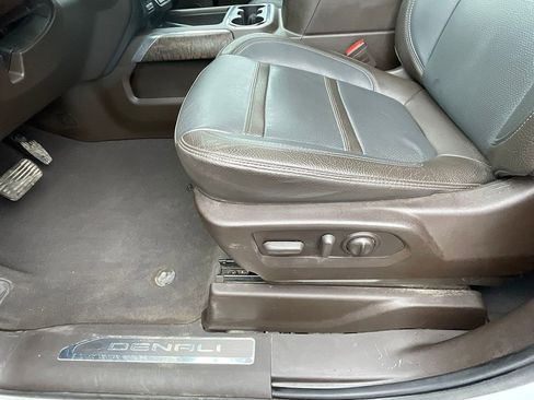 Used 2023 GMC Sierra 3500 Denali w/ Denali Ultimate Package image 25